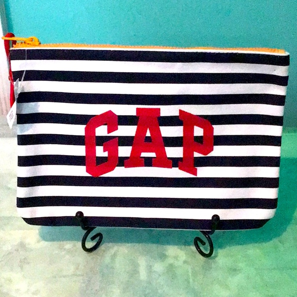 Final sale price❗️NWT GAP black and white striped wristlet